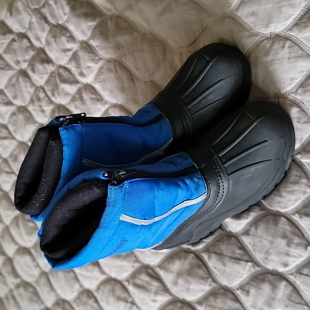 KHOMBU boys boots size 1